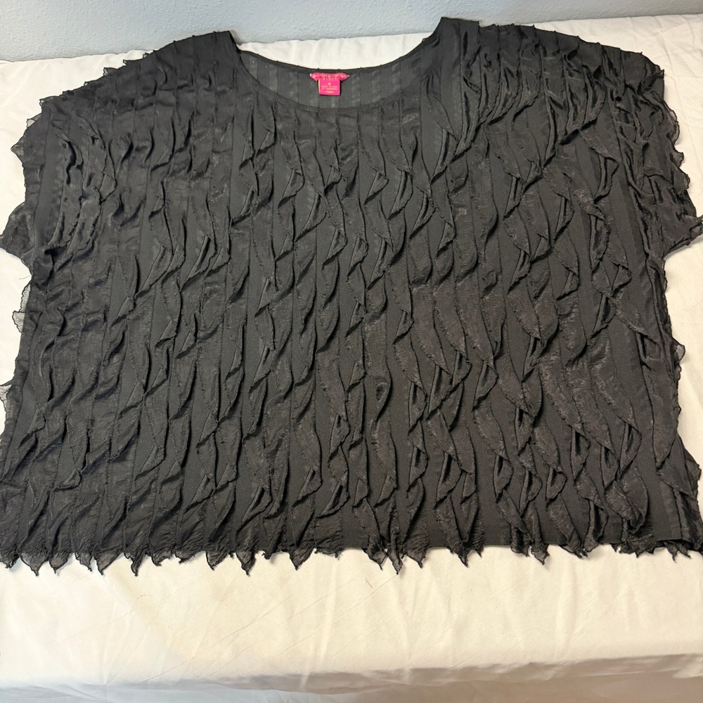 Sunny Leigh Woman 3X Black Textured Ruffle Short Sleeve Top Flapper Retro Gothic - Picture 5 of 11